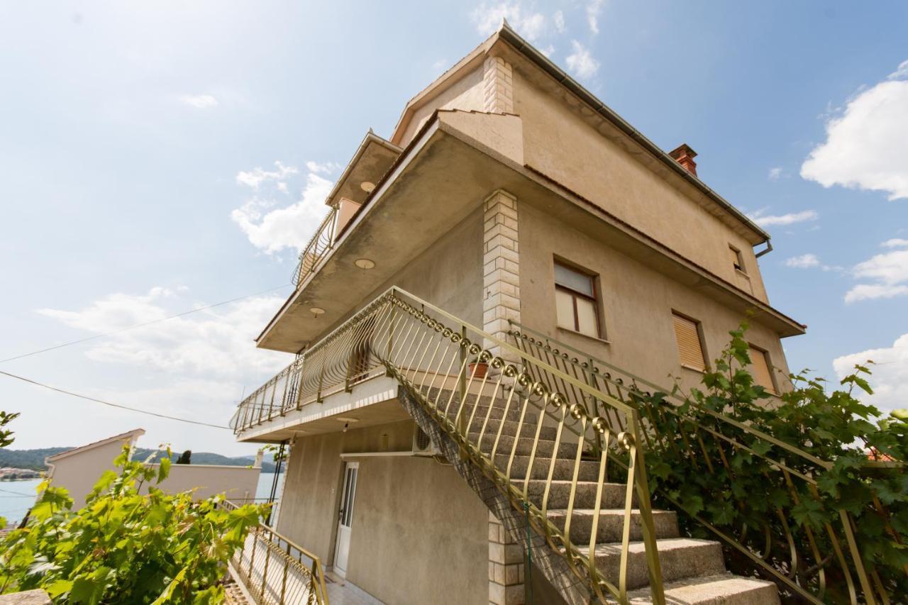 Apartmani Mila A1 & A2 & 3 Trogir Exteriör bild