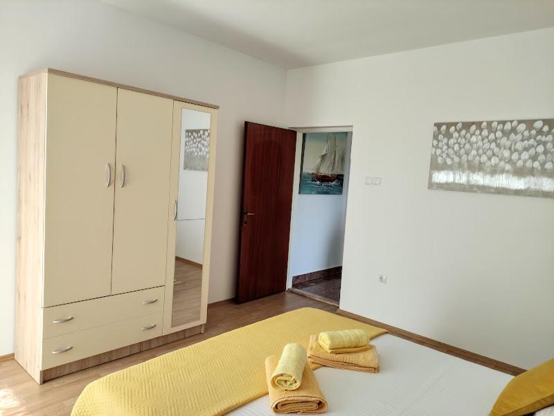 Apartmani Mila A1 & A2 & 3 Trogir Exteriör bild