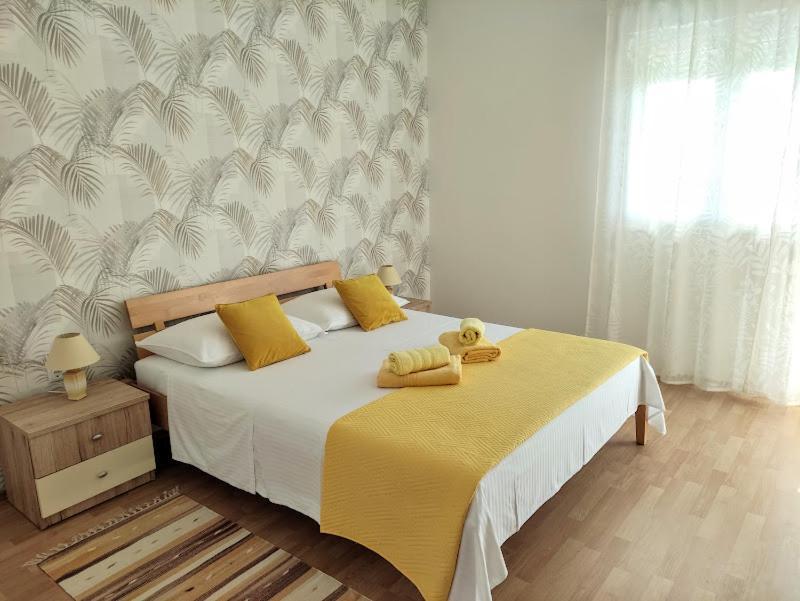 Apartmani Mila A1 & A2 & 3 Trogir Exteriör bild